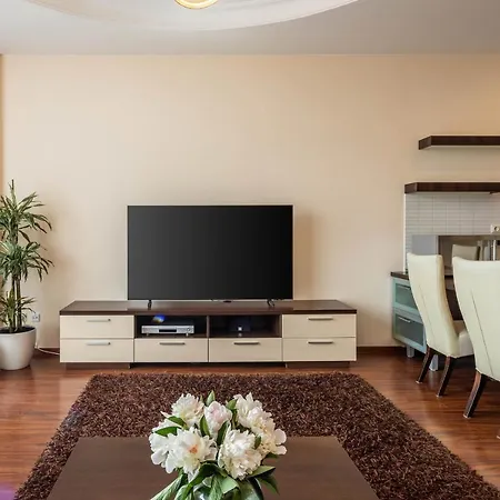 Manto Atspindziai In The Center Free Parking & Self Check In