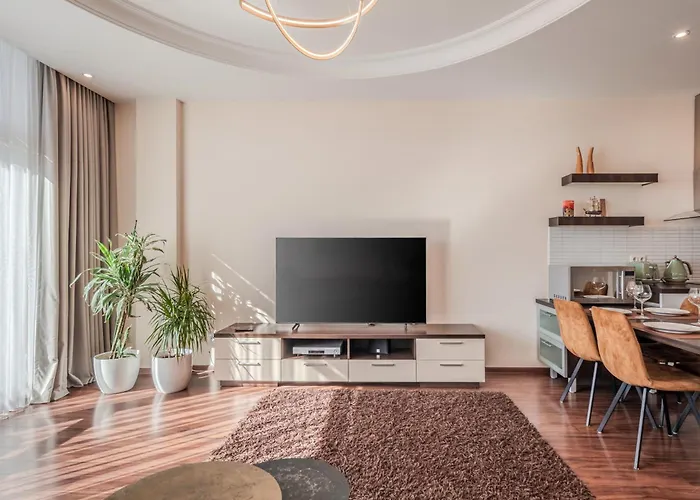 Manto Atspindziai In The Center Free Parking & Self Check In